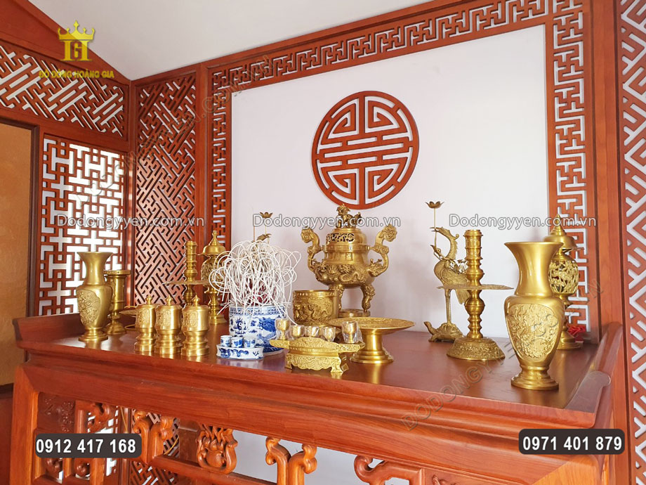 Bộ đồ thờ đồng v&agrave;ng thau c&oacute; độ bền cao, gia chủ an t&acirc;m sử dụng l&acirc;u d&agrave;i
